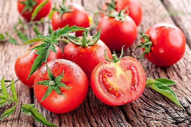 Cà chua giúp vòng 1 nở nang
