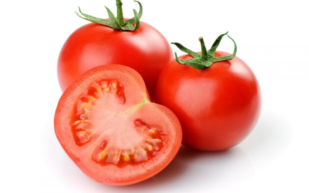 trị mụn với cà chua