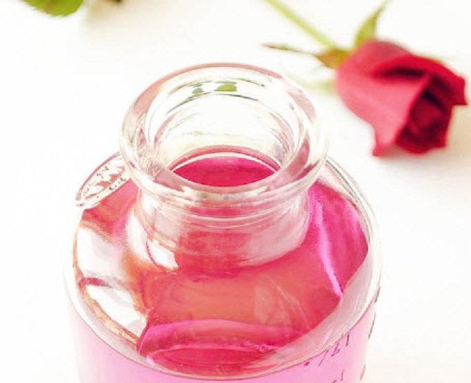 chăm sóc da với nước hoa hồng
